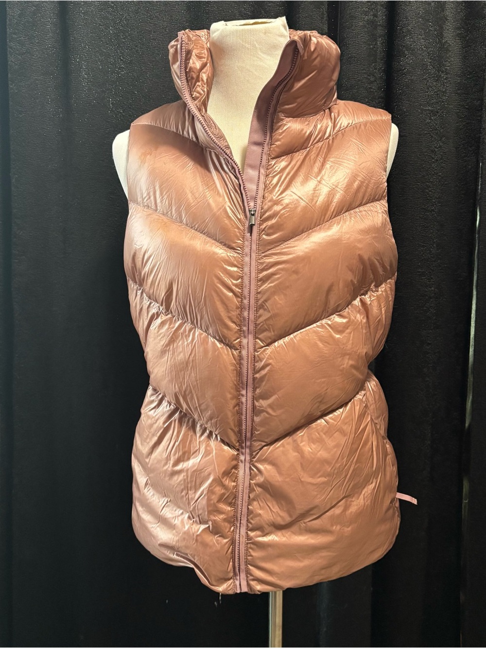 Athleta women’s down puffer vest mauve rose gold